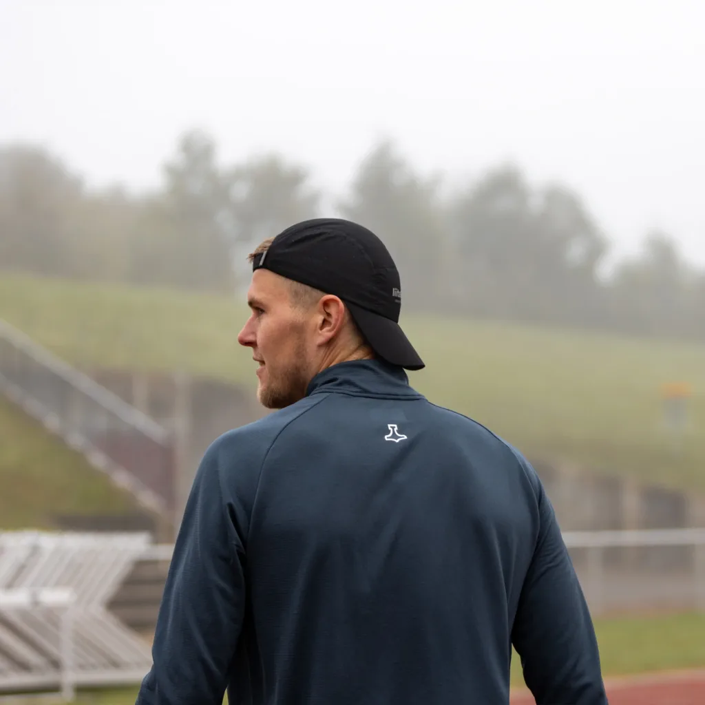 Mand med løbekasket